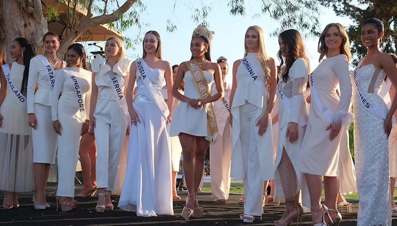 Güzeller podyuma çıktı