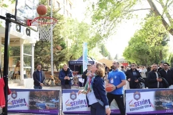19 MAYIS COŞKUSU SOKAK ŞENLİĞİYLE TAÇLANDI