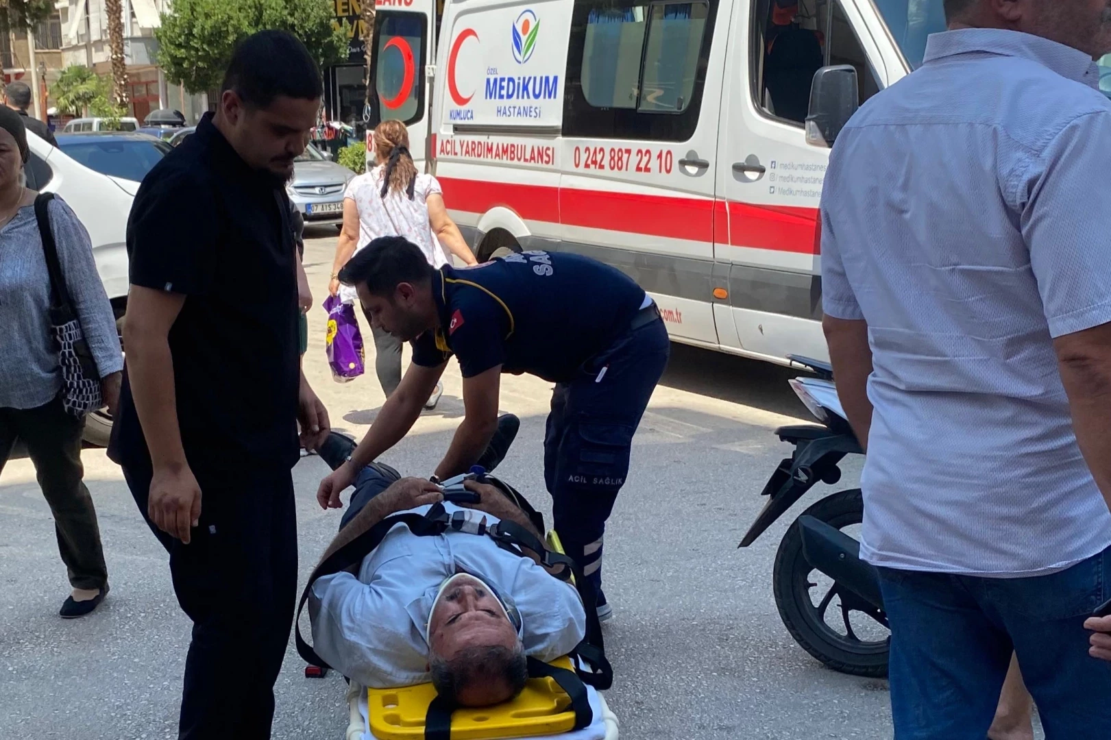 Kumluca’da küçük çocuğa motosiklet çarptı!