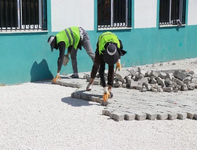 HALİLİYE BELEDİYESİ’NDEN MAHALLELERE KONFORLU YOL VE SOSYAL ALAN HİZMETİ