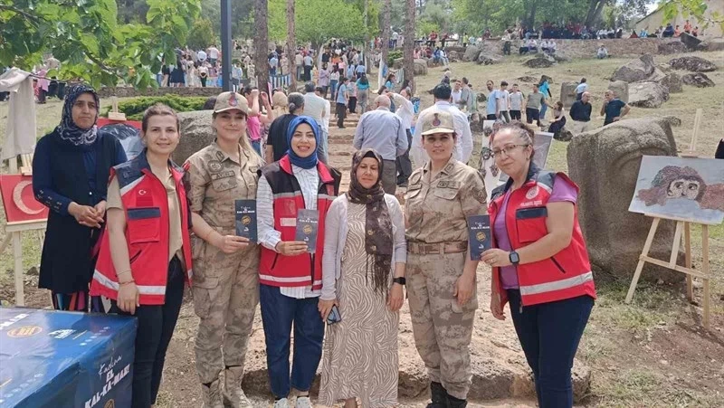 Gaziantep’te Jandarma Ekipleri, KADES Uygulamasını Tanıttı