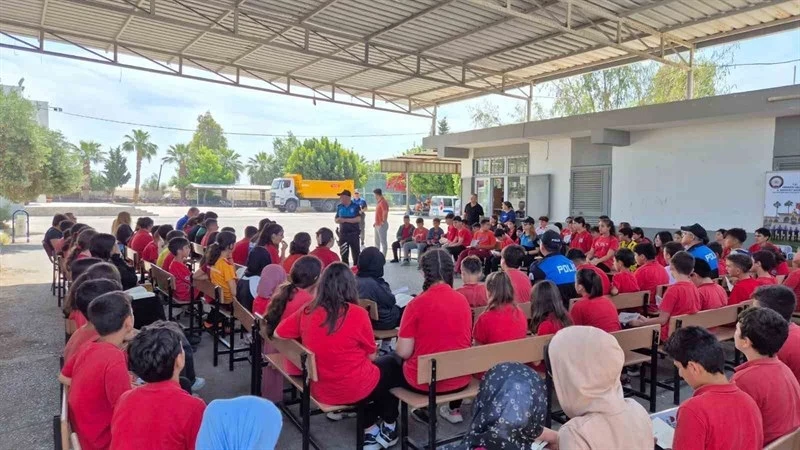 Mersin Emniyet Müdürlüğünce Çocuklara Okuma Alışkanlığı Kazandırmak Amacıyla Öğrenciler İçin Okuma Etkinliği Düzenlendi