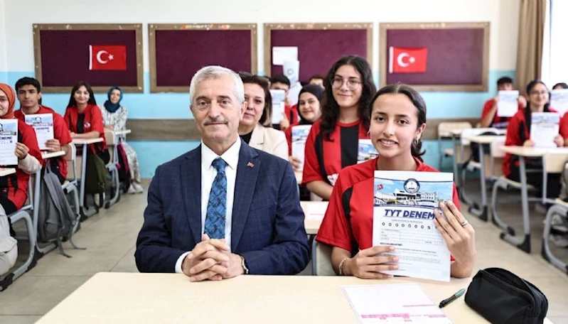 Belediyemizden Öğrencilere Deneme Seti Desteği