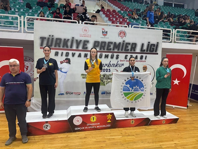 Büyükşehir’in başarılı sporcuları Diyarbakır’da kürsüye çıktı